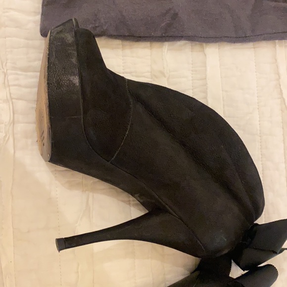Vera Wang open toe suade booties size 9.5 - Picture 2 of 4